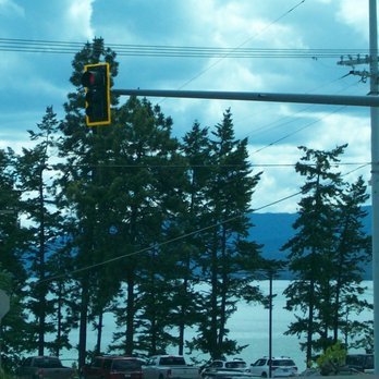 Flathead Lake - The lake is right next to the main road in some places. - Lakes Near Me
