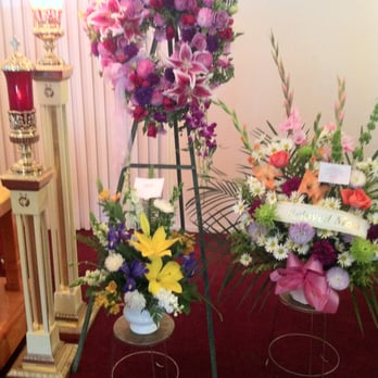 B & B Floral - right side arrangements - Florists Near Me - Vallejo, California B & B Floral - right side arrangements - Florists Near Me - Vallejo, California