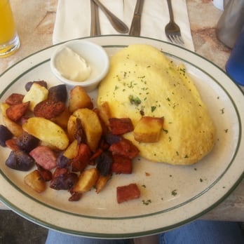 Fred's Coffee Shop - Avocado omelette - Coffee & Tea Near Me - Sausalito, California Fred's Coffee Shop - Avocado omelette - Coffee & Tea Near Me - Sausalito, California