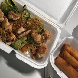 Chicken yakisoba and huramaki (Japanese spring rolls) Chicken yakisoba and huramaki (Japanese spring rolls)