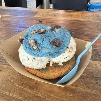 The Baked Bear Georgetown - Cookie Monster, cookie dough, fun fetti - Ice Cream & Frozen Yogurt Near Me - Georgetown, Texas