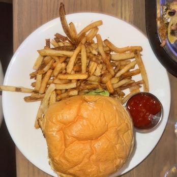 Bear Branch Tavern - Burger - New American Near Me - Vienna, Virginia