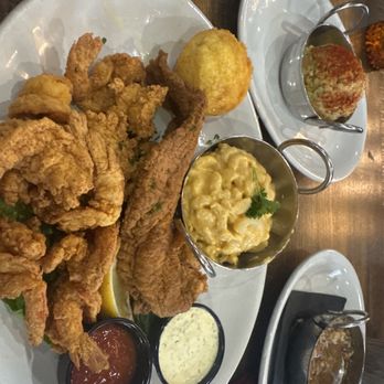 Willie Mae’s NOLA - Seafood platter - Soul Food Near Me - New Orleans, Louisiana Willie Mae’s NOLA - Seafood platter - Soul Food Near Me - New Orleans, Louisiana