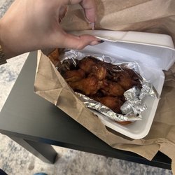 St Louis Pizza & Wings - Wings not good