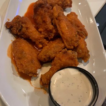 Rendezvous Pub - Hot wings with blue cheese - Sports Bars Near Me - Langley, British Columbia