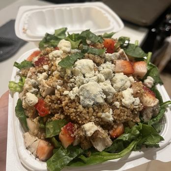 Dalia’s Pizza - Chicken walnut salad, small - Pizza Near Me - Glendale, California