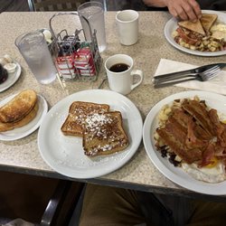 Veroba's Family Restaurant - Brekky!