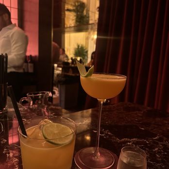 Rose Bar - Bars Near Me - Miami Beach, Florida Rose Bar - Bars Near Me - Miami Beach, Florida