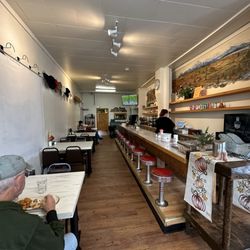 Roberts Cafe - Bar counter room