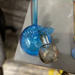 Henry's Vape - Brand new, blue burned off with the first hit, tasted really bad like chemicals