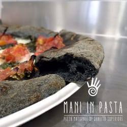 Mani in Pasta - Impasto nero al carbone vegetale, leggero, buono.