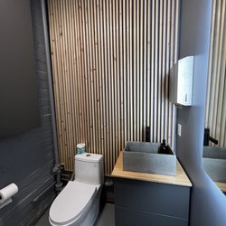 Crearee - Clean restrooms