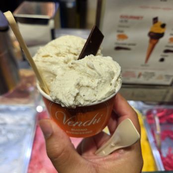 Venchi - Vanilla in a regular cup - Gelato Near Me - Glendale, California