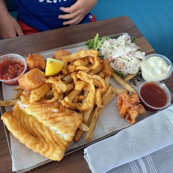 Fat Tuna - Fisherman's platter special (selection of fried seafood) - Seafood Near Me - Waterford, Connecticut Fat Tuna - Fisherman's platter special (selection of fried seafood) - Seafood Near Me - Waterford, Connecticut