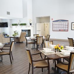 Gramercy Court Skilled Nursing & Rehabilitation Center - Dining room