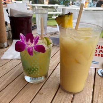 Ski Shores Cafe - Tan Lines (margarita) and Niña Colada (non-alcoholic) - Burgers Near Me - Austin, Texas
