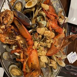 O Pipo Tavern - Excellent paella and seafood.