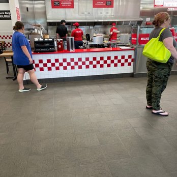 Five Guys - Team working... - Burgers Near Me - Dawsonville, Georgia Five Guys - Team working... - Burgers Near Me - Dawsonville, Georgia