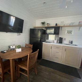 The Strawberry Inn - Kitchen/dining area - Hotels Near Me - Strawberry, Arizona The Strawberry Inn - Kitchen/dining area - Hotels Near Me - Strawberry, Arizona