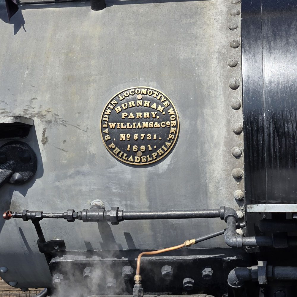 This logo is on the side of the locomotive. This logo is on the side of the locomotive.