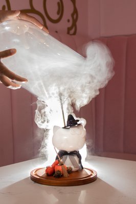 Hello Kitty Café by null