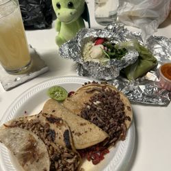 Tacos El Chipilon USA - Caramelo of adobada, chicken and asada tacos.