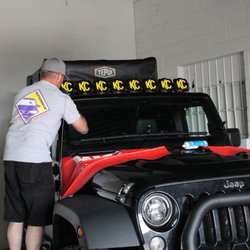 AutoGlass Rehab - We love jeeps. Even offering club discounts