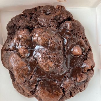 Crumbl - Baton Rouge - Brownie Batter cookie - Bakeries Near Me - Baton Rouge, Louisiana Crumbl - Baton Rouge - Brownie Batter cookie - Bakeries Near Me - Baton Rouge, Louisiana