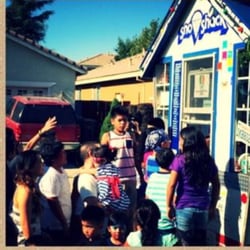 Chris' Shaved Ice - Kids swarming to order their Snow Cone!!!