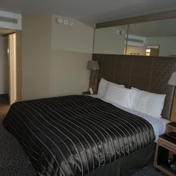 Club Quarters - Schönes Bett, rückenfreunlich hoch, kuschelige Bettdecke - die ist aber riesig und: Tonnenschwer! - Hotels Near Me - London, XGL Club Quarters - Schönes Bett, rückenfreunlich hoch, kuschelige Bettdecke - die ist aber riesig und: Tonnenschwer! - Hotels Near Me - London, XGL