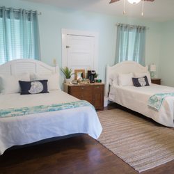 Lake Minneola Inn - Newly remodeled and restyled double queen room