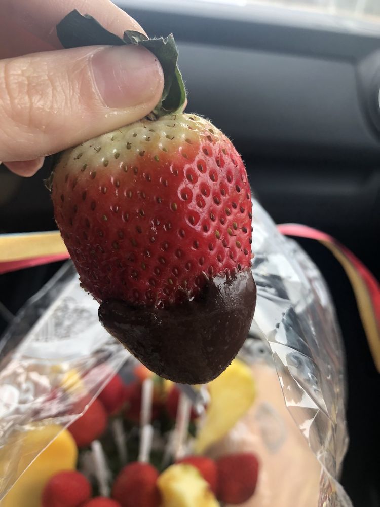 EDIBLE ARRANGEMENTS Updated October 2024 25 Photos & 10 Reviews 6515 Bardstown Rd