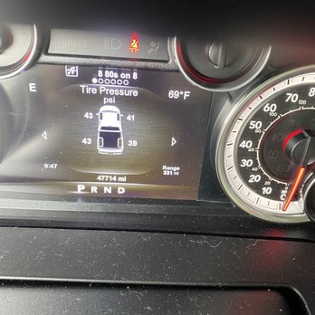 Oil Changers - Dash sensor display for tire pressure - Oil Change Stations Near Me - Vacaville, California