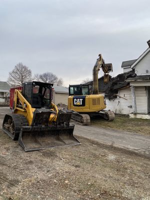 Demolition - This 2300 SF house was abandoned and the land owner received a letter stating that it must come down. The owner then called us and had the house removed within reasonable time! Demolition - This 2300 SF house was abandoned and the land owner received a letter stating that it must come down. The owner then called us and had the house removed within reasonable time!