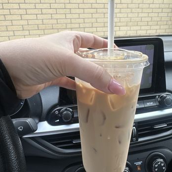 Crème & Co - Iced vanilla latte - Coffee & Tea Near Me - Lisle, Illinois Crème & Co - Iced vanilla latte - Coffee & Tea Near Me - Lisle, Illinois
