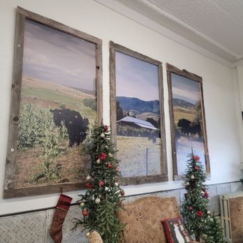 Tin Pan Deli - a living room with christmas decorations - Breakfast & Brunch Near Me - Midvale, Idaho