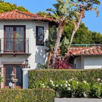 Lunada Bay - Mansions along Paseo del Mar in Lunada Bay, Palos Verdes Estates. - Beaches Near Me - Palos Verdes Estates, California Lunada Bay - Mansions along Paseo del Mar in Lunada Bay, Palos Verdes Estates. - Beaches Near Me - Palos Verdes Estates, California
