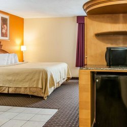 Quality Inn & Suites Shelbyville I-74