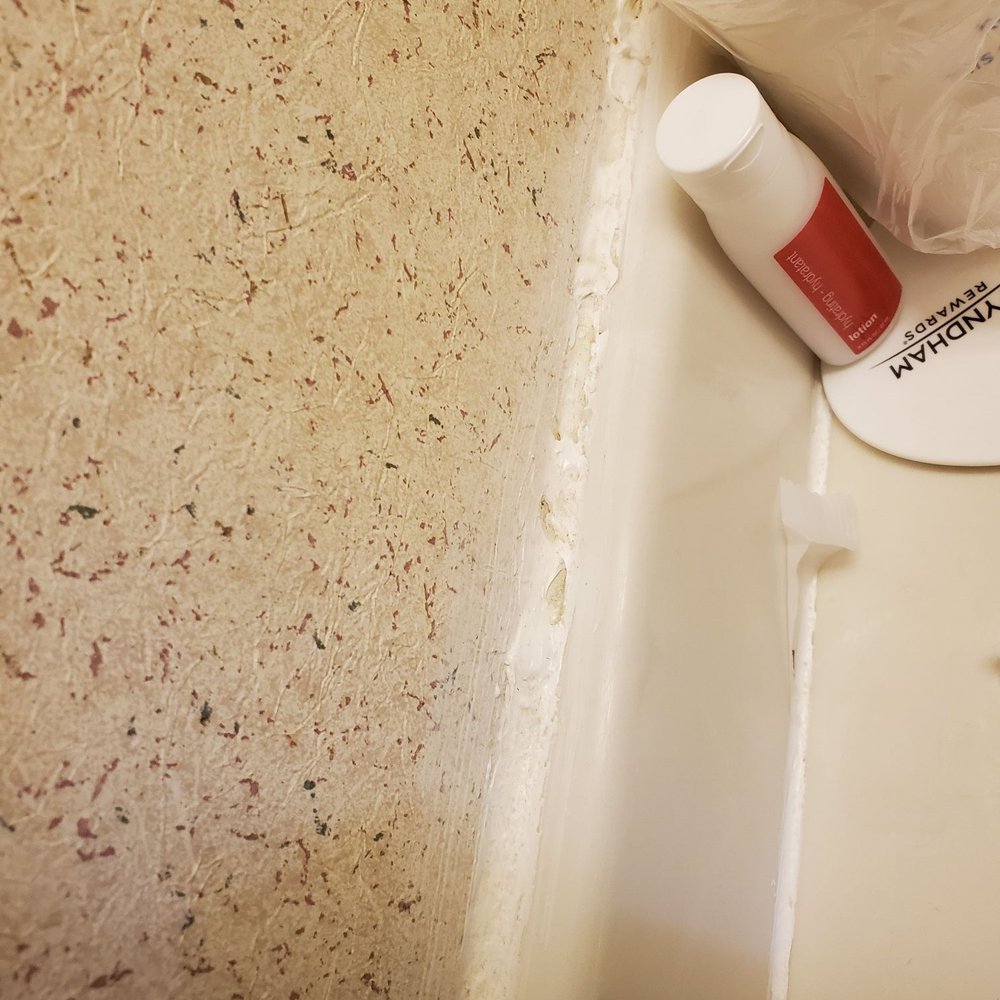 Baymont by Wyndham Willows - Nice caulking! NOT. - Hotels Near Me - Willows, California