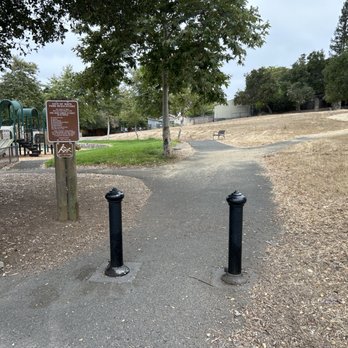 Esther Deaver Park - Entrance on Banks Avenue - Parks Near Me - Napa, California Esther Deaver Park - Entrance on Banks Avenue - Parks Near Me - Napa, California