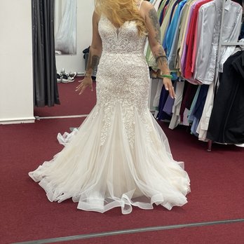 Do's Formal - One of the many options they have for wedding dresses in their shop - Bridal Near Me - Honolulu, Hawaii Do's Formal - One of the many options they have for wedding dresses in their shop - Bridal Near Me - Honolulu, Hawaii