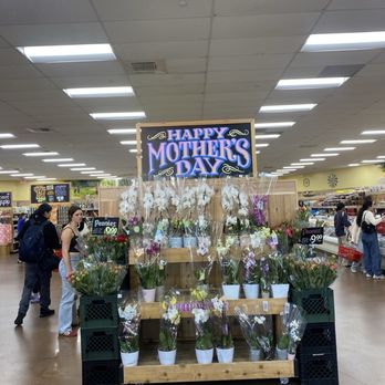 Trader Joe's - Grocery Near Me - Davis, California