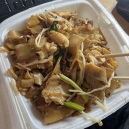 Chicken chow fun Chicken chow fun