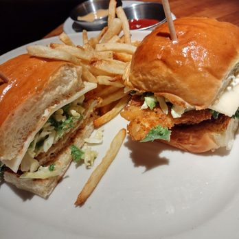 Hillstone Restaurant - Chicken sandwich - New American Near Me - Phoenix, Arizona