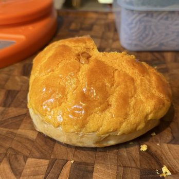 Sheng Kee Bakery - HK Style pineapple bun - Taiwanese Near Me - San Leandro, California Sheng Kee Bakery - HK Style pineapple bun - Taiwanese Near Me - San Leandro, California