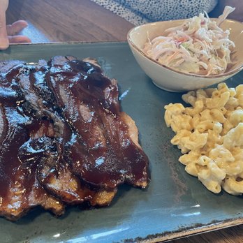 44 & King - Smoked brisket, coleslaw, and Mac & cheese - Pubs Near Me - Myrtle Beach, South Carolina 44 & King - Smoked brisket, coleslaw, and Mac & cheese - Pubs Near Me - Myrtle Beach, South Carolina