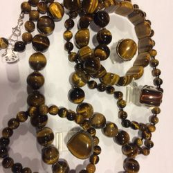 Geomania Vancouver - Tiger Eye stone, variety of chalcedony (Quartz). Helps soften stubborn ness.