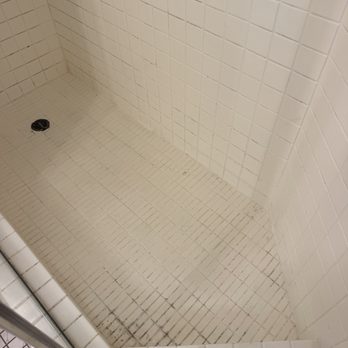 Beachfront Only Vacation Rentals - Shower with mold - Vacation Rentals Near Me - Oceanside, California Beachfront Only Vacation Rentals - Shower with mold - Vacation Rentals Near Me - Oceanside, California