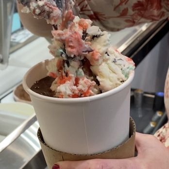 Brooker’s Founding Flavors Ice Cream - Drinking chocolate float with Thomas Paines Common Sense Peppermint Concoction - Ice Cream & Frozen Yogurt Near Me - Provo, Utah