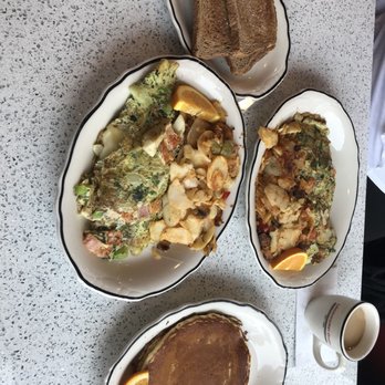 Lindenhurst Diner - Diners Near Me - Lindenhurst, New York